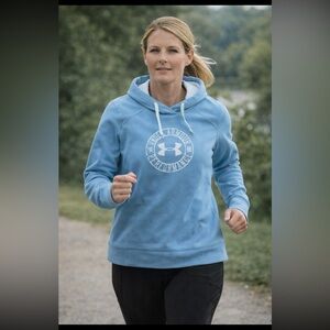 EUC WOMEN’S UNDER ARMOUR LARGE HOODED SWEATSHIRT
